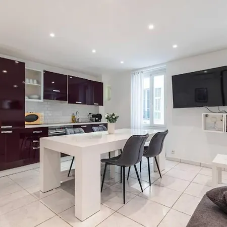 Grand Appartement- Le Port A/c Lägenhet