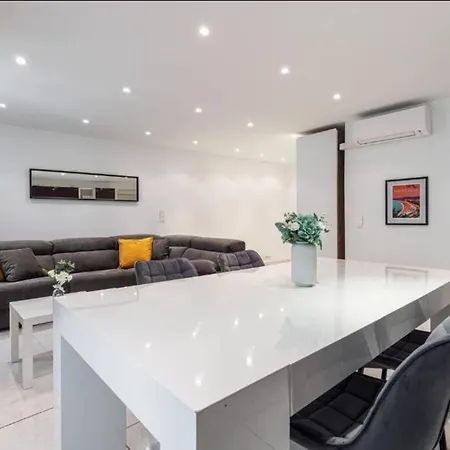 Grand Appartement- Le Port A/c