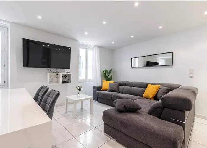 Grand Appartement- Le Port A/c Apartment Nizza